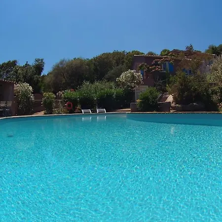T3 Independant Dans Piscine Privee Vue Panoramique Tres Calme 4personnes Дом отдыха Порто-Веккьо