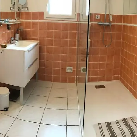 T3 Independant Dans Piscine Privee Vue Panoramique Tres Calme 4personnes Дом отдыха